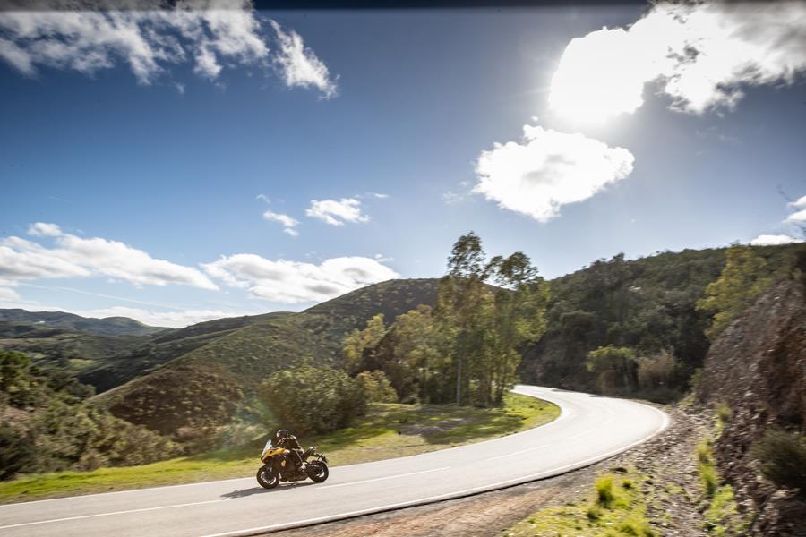 2025-on Triumph Tiger Sport 800 sweeping through the corners