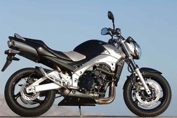 Suzuki GSR600 motorcycle review - Side view