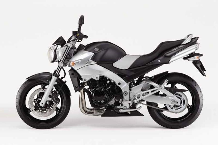 Suzuki GSR600 motorcycle review - Side view