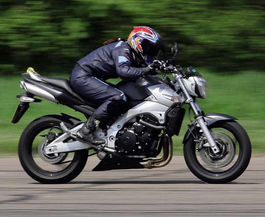 Suzuki GSR600 motorcycle review - Riding