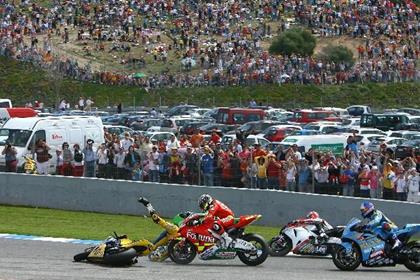 Rossi crashing out at turn 1 in Jerez at the 2006 season opener