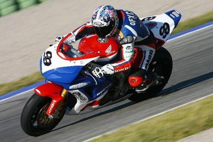 Steve Martin testing his '07 Fireblade at Valencia last week