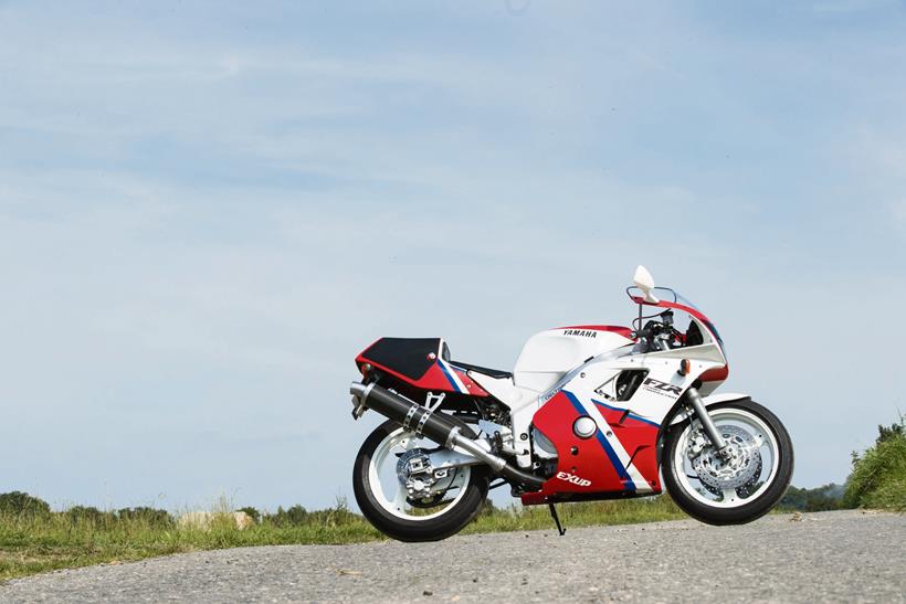 Yamaha FZR400RR