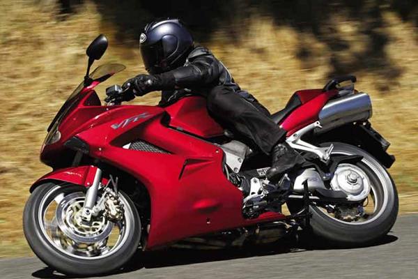 Honda VFR800 V-Tec motorcycle review - Riding