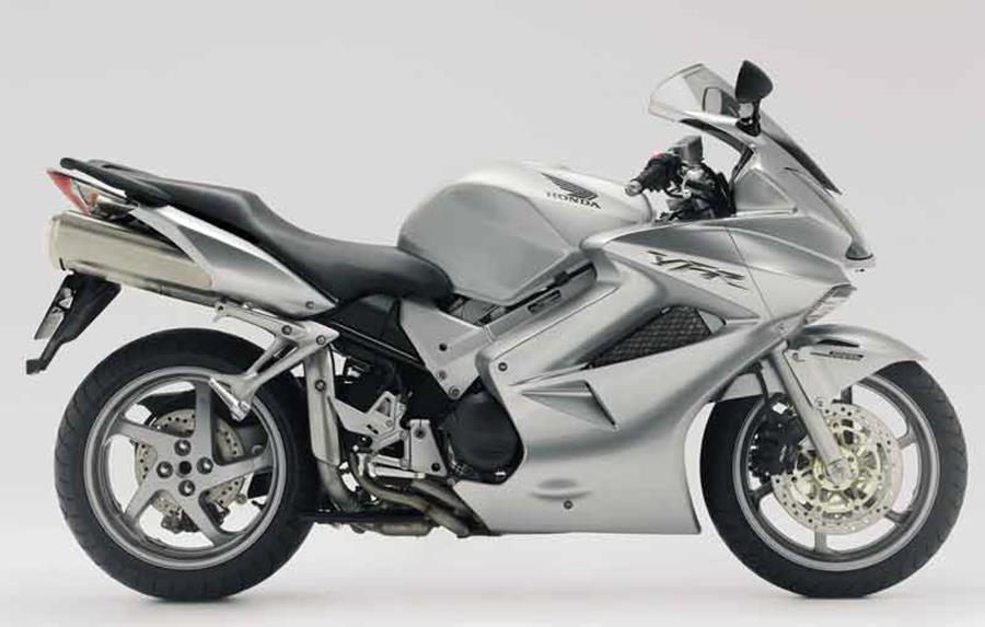 Honda VFR800 V-Tec motorcycle review - Side view