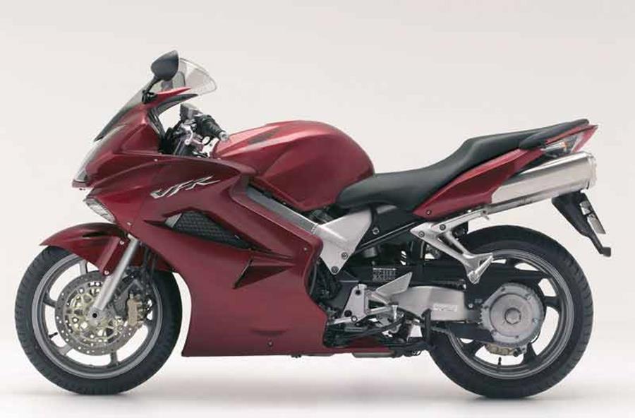 Honda VFR800 V-Tec motorcycle review - Side view