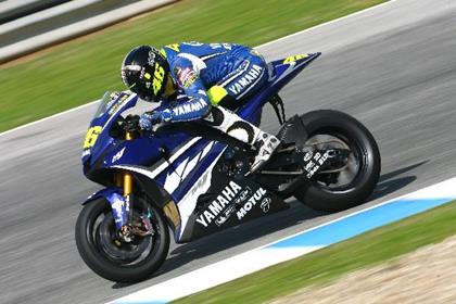 Rossi struggling on his Yamaha in Jerez 