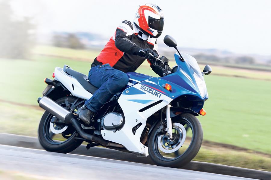 Cornering on the Suzuki GS500