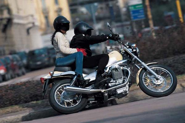 Moto Guzzi Nevada 750 motorcycle review - Riding