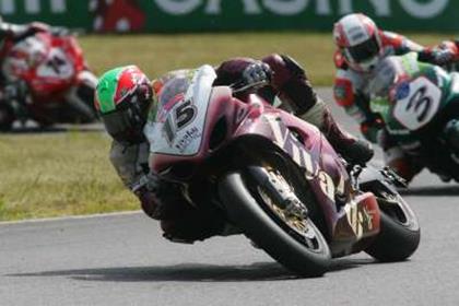 Wilson, seen here riding for Vivaldi in 2006, will ride in the National Superstock Championship in 2007