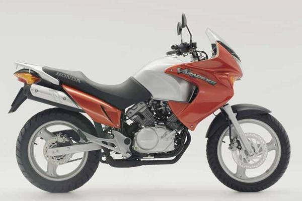 Honda XL125 Varadero motorcycle review - Side view