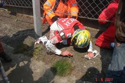 MCN reader Neil Ripley snapped Troy Bayliss inspecting his injured hand