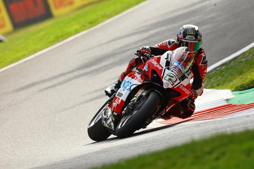 Glenn Irwin cornering at Oulton Park