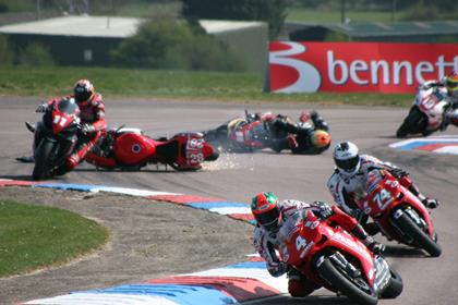 It all went wrong for these guys at Thruxton