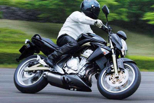 Kawasaki ER-6 motorcycle review - Riding