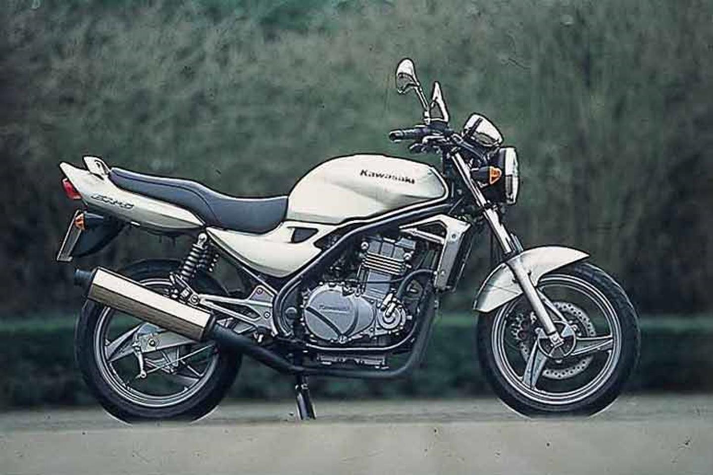 KAWASAKI ER-5 (1996-2007) Review | Speed, Specs & Prices