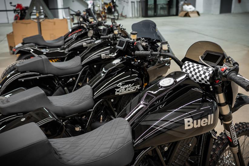 خط -من Buell Super Cruisers