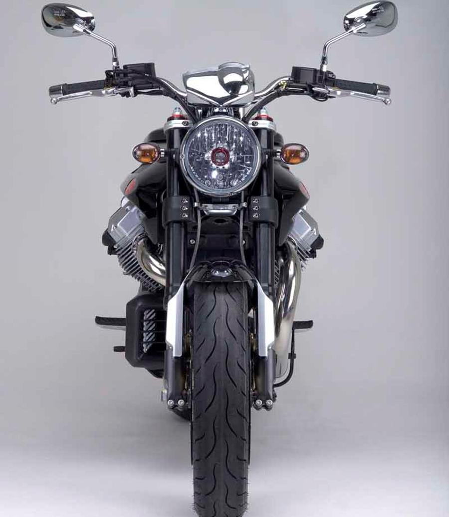 Moto Guzzi 1100 Griso motorcycle review - Front view