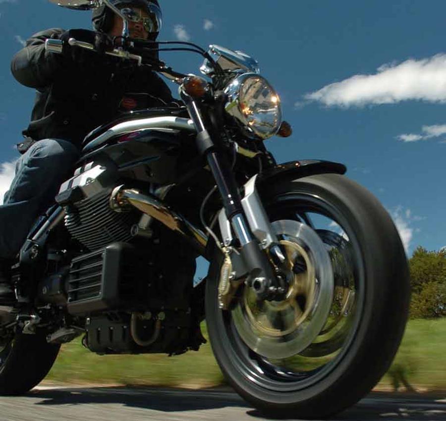 Moto Guzzi 1100 Griso motorcycle review - Riding