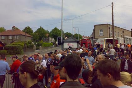 Crowds gather for the race at Bray Hill