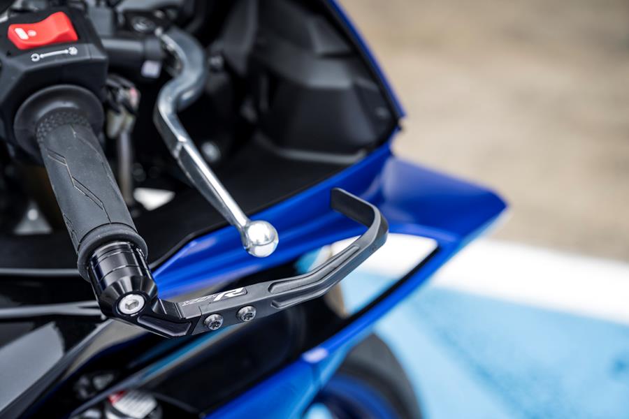 2025-on Yamaha R9 detailed shot of righthand brake lever and wings