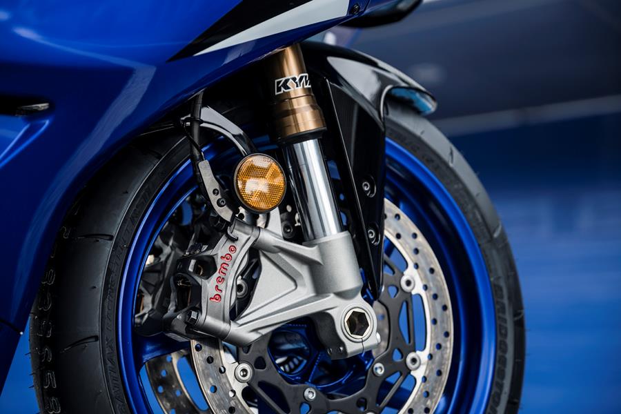 2025-on Yamaha R9 detailed shot of the Brembo Stylema's