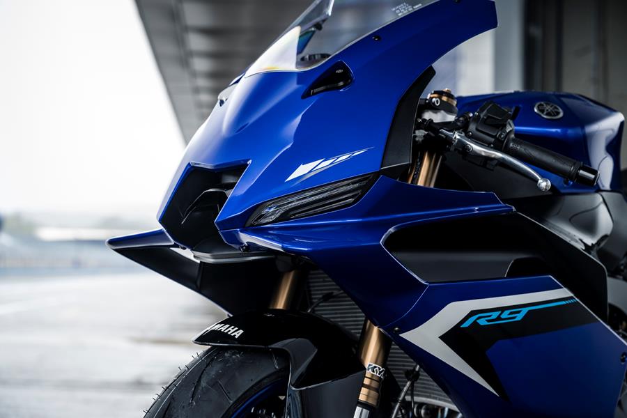2025-on Yamaha R9 a beautiful deep blue finish