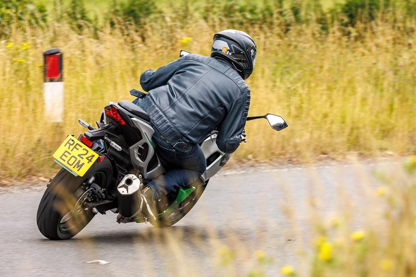 Kawasaki Ninja 7 Hybrid cornering rear