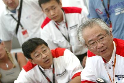 Yamada (left) was happy with how Stoner's tyres held up