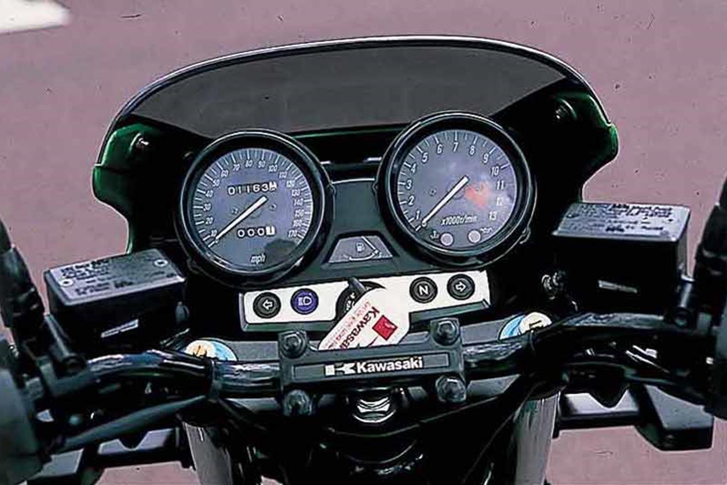 KAWASAKI ZRX1200 (2001-2007) Review| Specs & Prices
