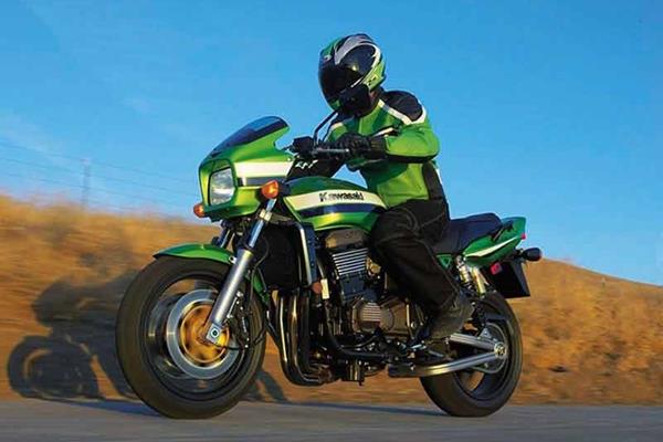 Kawasaki ZRX1200 motorcycle review - Riding