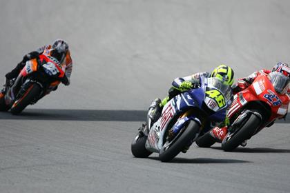 Valentino Rossi believes the new 800s MotoGP bikes have made it harder to overtake