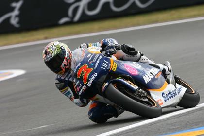 Despite two crashes Alex De Angelis put in the fastest lap of 250 QP1