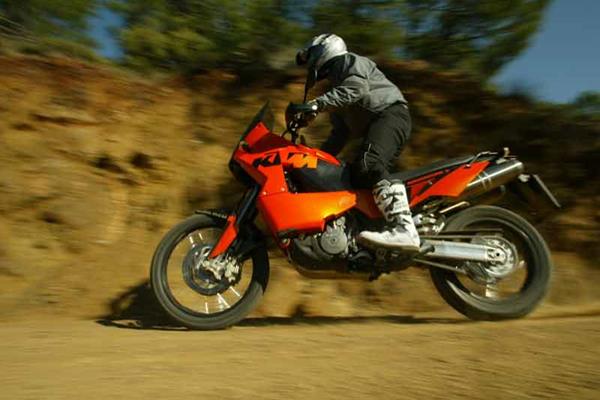 KTM 950/990 Adventure motorcycle review - Riding