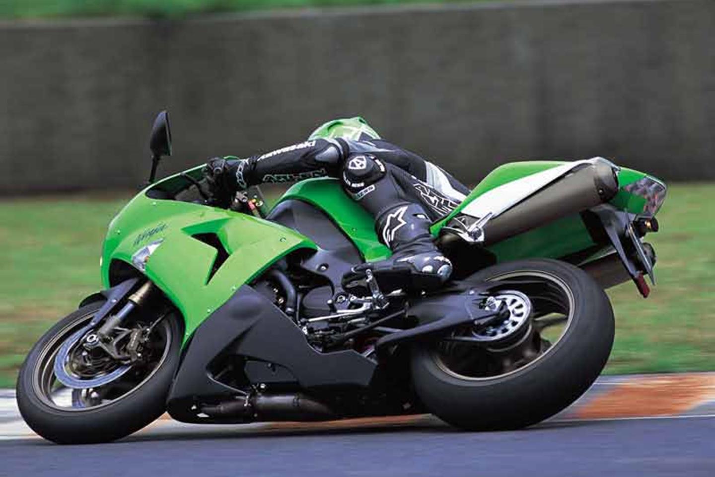 みなページ RaRaページ KAWASAKI STORY 1954-1996 MODEL ZX-7R/RR 1996