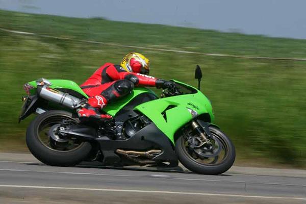 Kawasaki ZX-10R motorcycle review - Riding