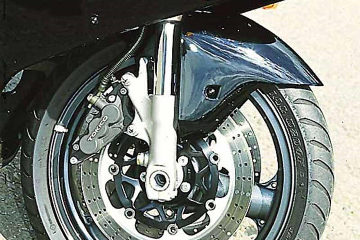 Kawasaki ZX-7R (1996-2003) Review | Speed, Specs & Prices