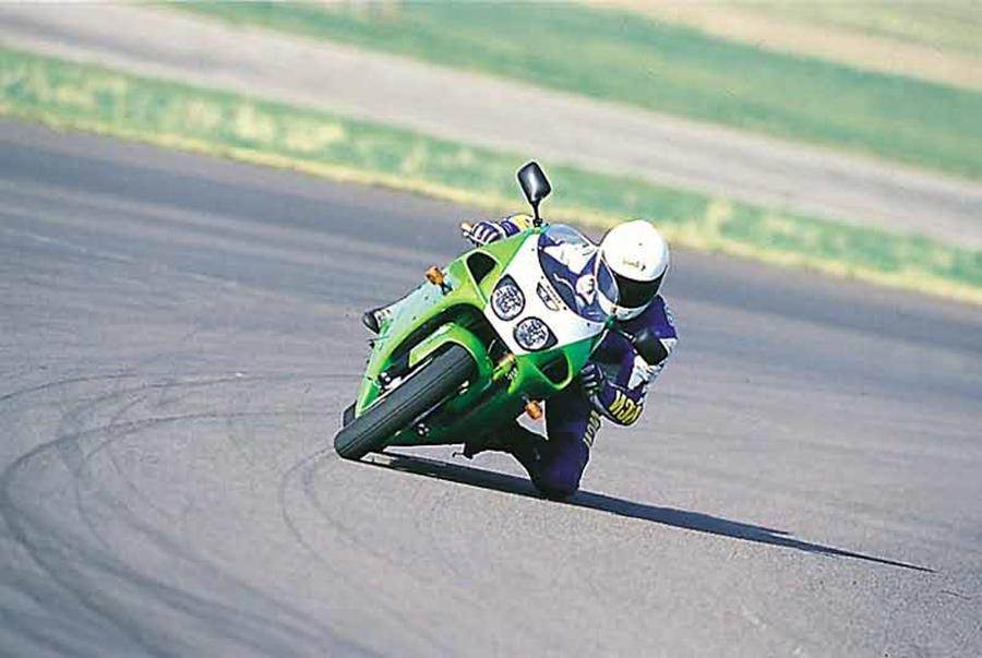 Kawasaki ZX7R ridden on track with knee down