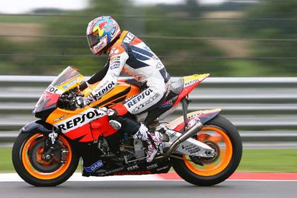 Nicky Hayden narrowly avoided hitting Carlos Checa as he ran for his spare bike at the Sachsenring