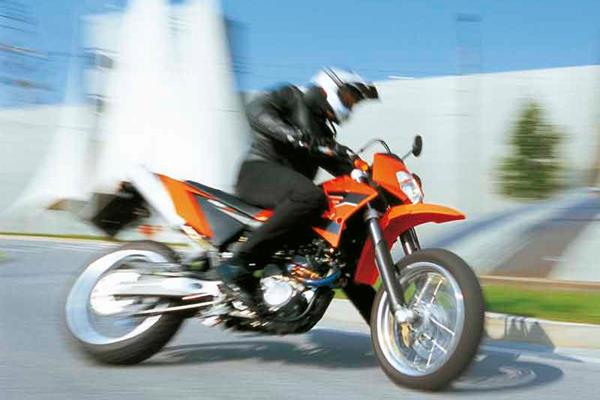 KTM 625 SMC motorcycle review - Riding