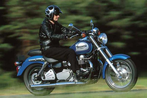 Triumph America motorcycle review - Riding