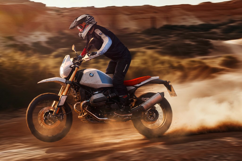 BMW introduce R12 G/S retro off-road naked