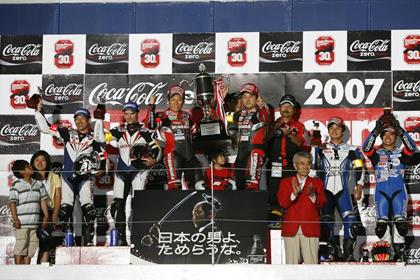 Yukio Kagayama and Kosuke Akiyoshi celebrate the Suzuki 8 Hours victory. Pic by David Reygondeau