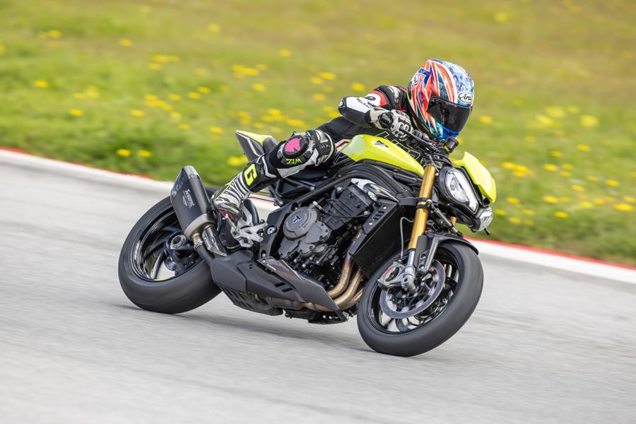2025 Triumph Speed Triple 1200 RX, more aggressive riding position
