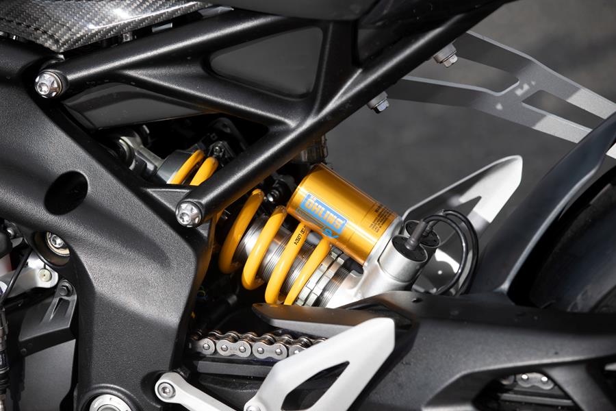 2025 Triumph Speed Triple 1200 RX, Öhlins Smart EC3 rear suspension