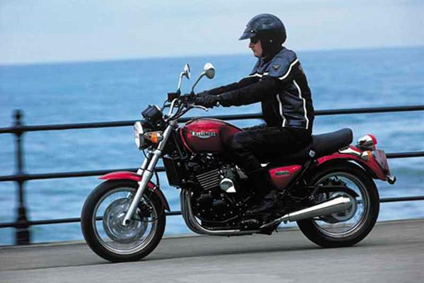 Triumph Legend TT motorcycle review - Riding