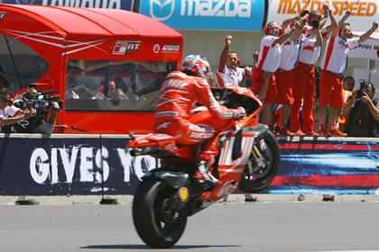 Reigning MotoGP champion Nicky Hayden reckons Casey Stoner has the confidence to become champion