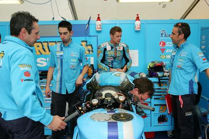 Simon Buckmaster (left) seems to have distanced himself from rider Chris Walker when it comes to his 2008 plans