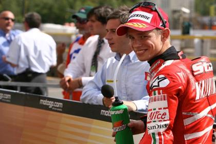 Casey Stoner win the Brno MotoGP and extends his championship lead