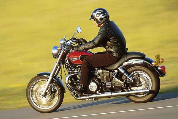 Triumph Speedmaster motorcycle review - Riding